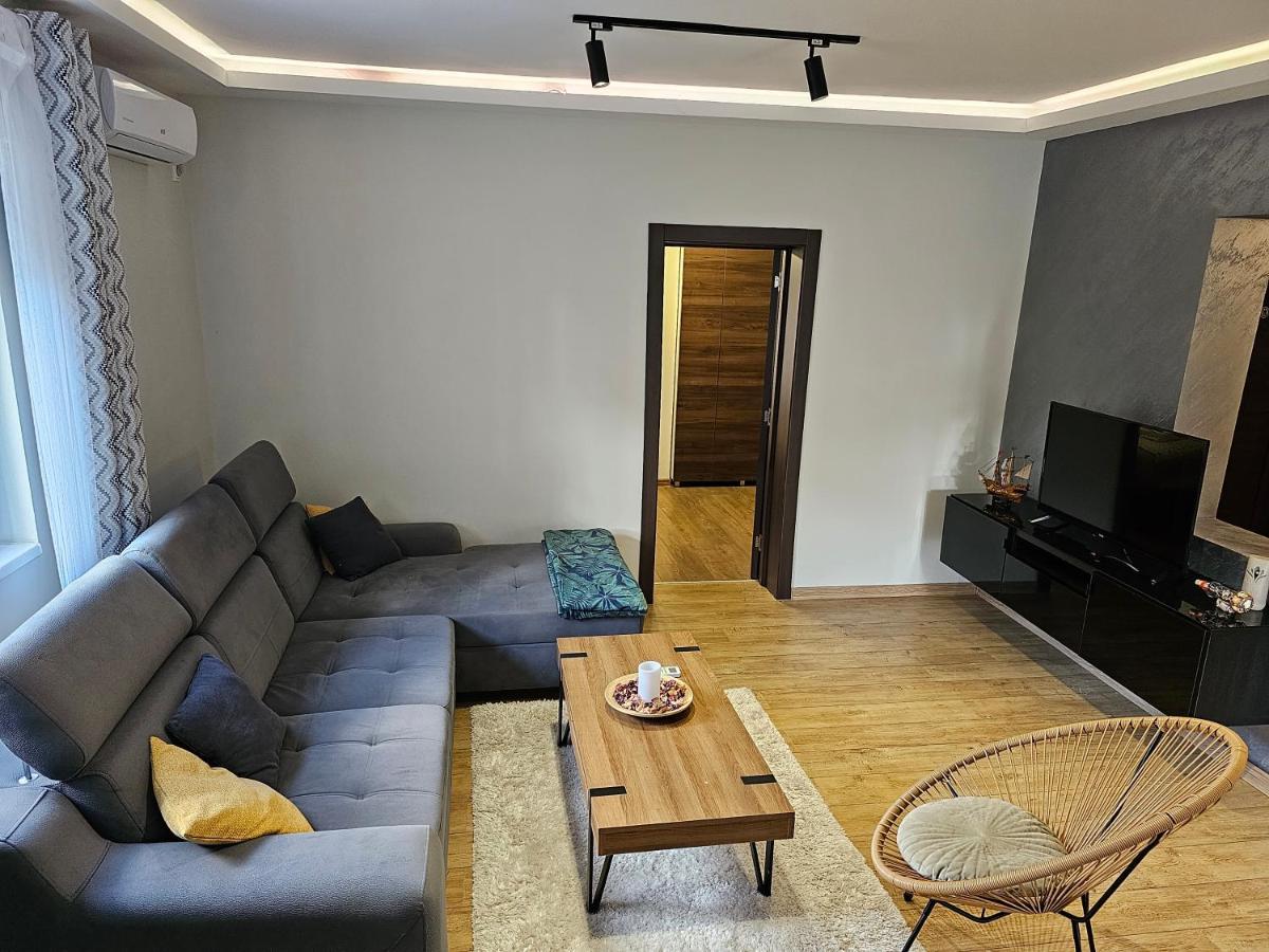 Aerovista Apartment Surčin エクステリア 写真