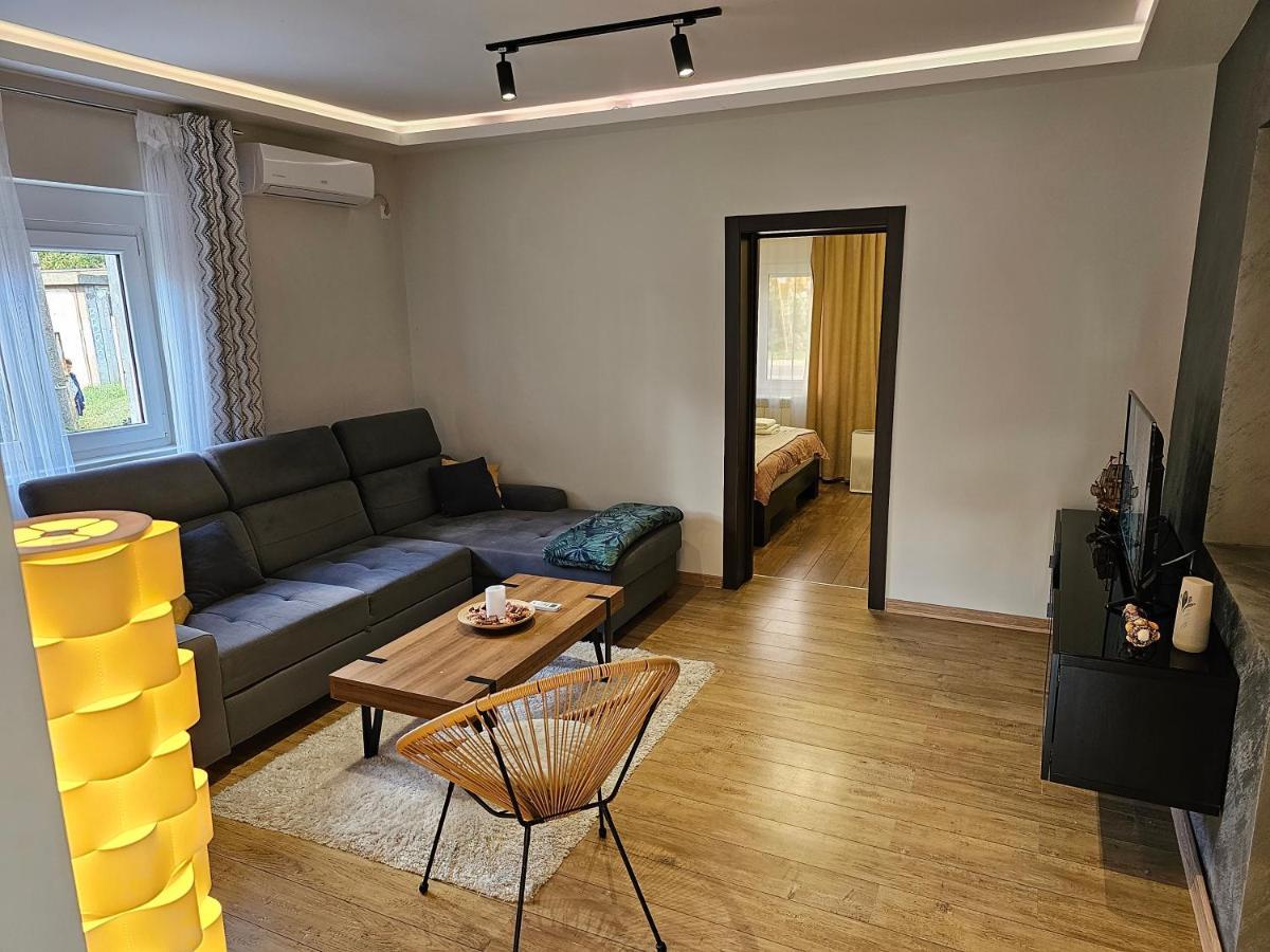Aerovista Apartment Surčin エクステリア 写真